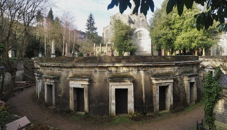 haunted travel destinations,most haunted places globally,ghostly tourist attractions,eerie travel spots worldwide,haunted landmarks to visit,spooky destinations around the world,supernatural sites to explore,ghost tourism locations,haunted travel experiences,scariest places to visit globally