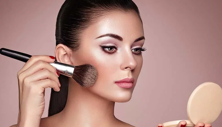 tips to choose highlighter according to skin tone,beauty tips,beauty hacks