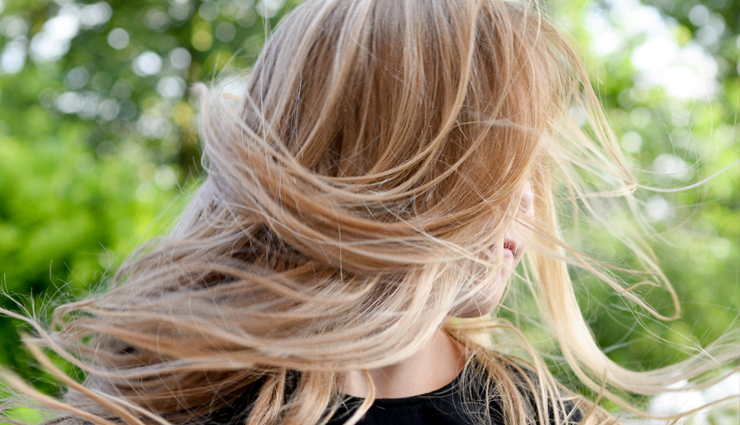 DIY Ways To Naturally Lighten Blonde Hair