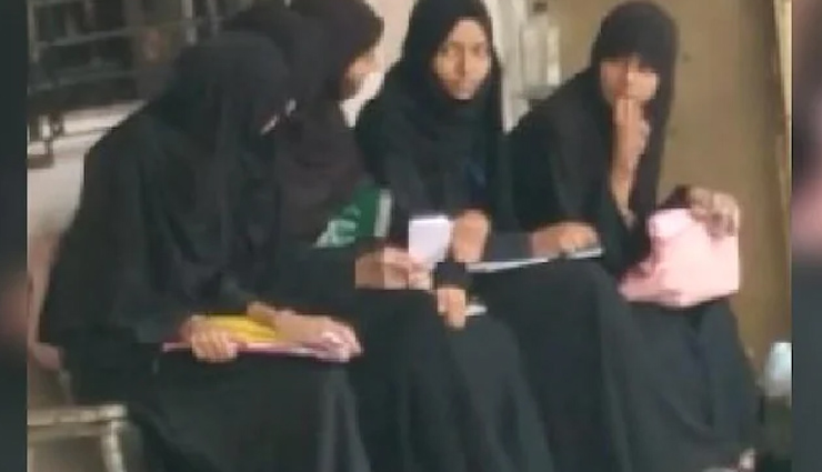 सूरत: हिजाब पहनकर परीक्षा देने पहुंचीं मुस्लिम छात्राएं, VHP का हंगामा, 15 कार्यकर्ता हिरासत में