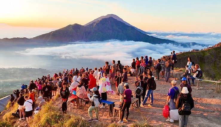 bali travel guide,bali tourism,things to do in bali,explore ubud,tanah lot temple,mount batur hike,bali hot springs,uluwatu temple,surfing in bali,besakih temple,tukad cepung waterfall,sundays beach club,bali swing