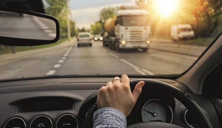 driving in the mountains,mountain driving safety tips,safe mountain driving,driving on mountain roads,mountain driving advice,holiday travel safety,travel tips for mountainous regions,tourism in mountain areas,safe holiday driving,mountain road travel tips,how to drive safely in the mountains during holidays,essential tips for driving on mountain roads,what to know about mountain driving for tourists,safety tips for mountain travel during holiday season,preparing for a mountain road trip