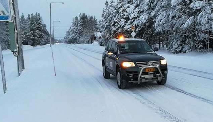 driving in the mountains,mountain driving safety tips,safe mountain driving,driving on mountain roads,mountain driving advice,holiday travel safety,travel tips for mountainous regions,tourism in mountain areas,safe holiday driving,mountain road travel tips,how to drive safely in the mountains during holidays,essential tips for driving on mountain roads,what to know about mountain driving for tourists,safety tips for mountain travel during holiday season,preparing for a mountain road trip