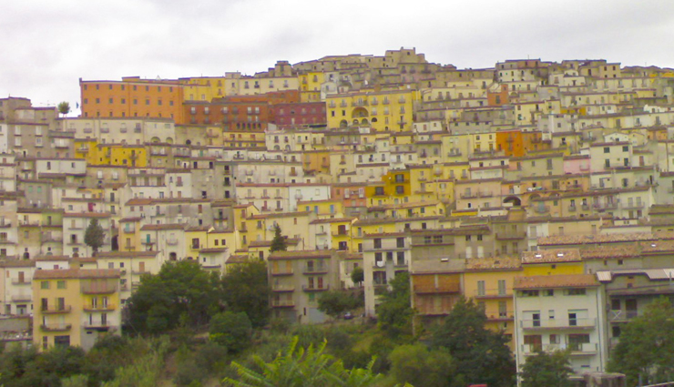 hilltop towns,hilltop towns you must visit,eze,france,castelluccio,italy,calcata,motovun,croatia,calitri