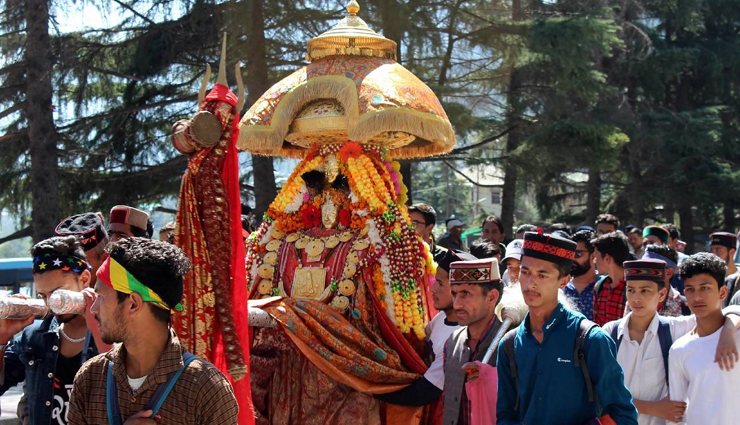 himachal pradesh,things to do in himachal pradesh,places to visit in himachal pradesh,trek to triund top,kullu dussehra,khajjiar lake,tibetan opera in dharamshala,fly high in the skies of bir billing