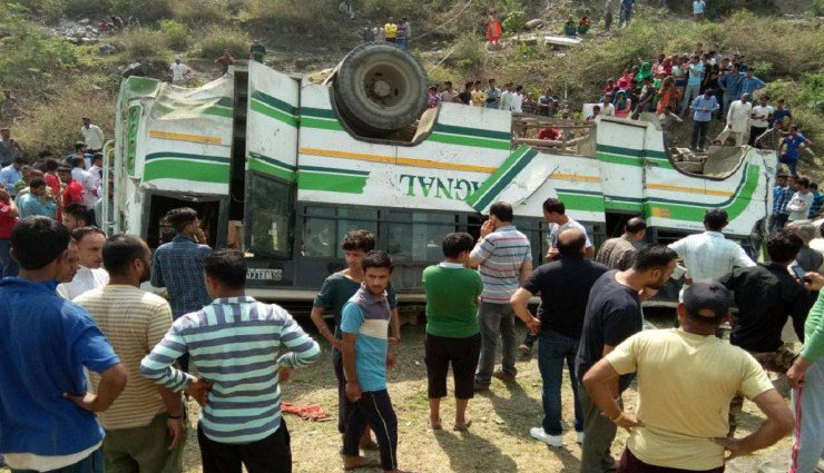 हिमाचल प्रदेश के सिरमौर में गहरी खाई में गिरी बस, 7 की मौत, करीब 25-30 लोग सवार थे
