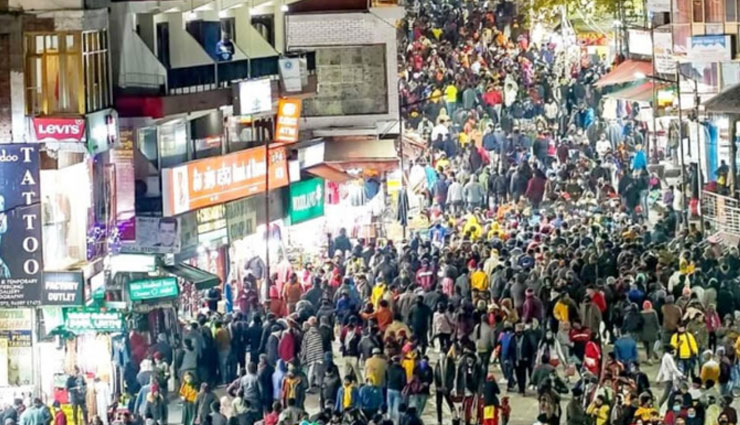 जनता ने भुला दिया कोरोना का कहर, मनाली-शिमला में होटल फुल;  बिना मास्क और सोशल डिस्टेंसिंग के सड़कों पर घूम रहे लोग