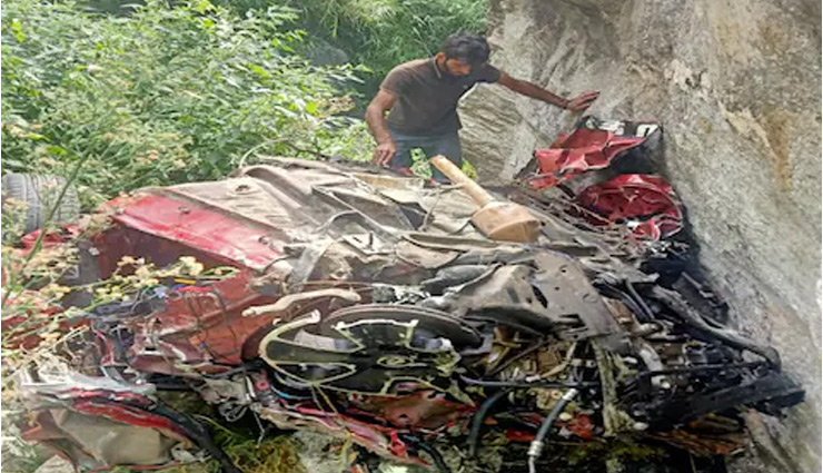 हिमाचल: किन्नौर जिले के चौरा गेट के पास खाई में गिरी कार, मां-बेटी की मौत, बेटे ने कूदकर बचाई जान, 5 घंटे बाद निकाले शव