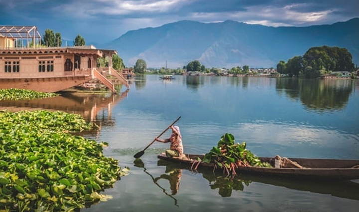 you will be surprised to see these 5 famous lakes of himachal,holiday,travel,tourism,himachal tourism,tourist places in himachal,beautiful lakes in himachal pradesh,travel guide,travel tips in hindi