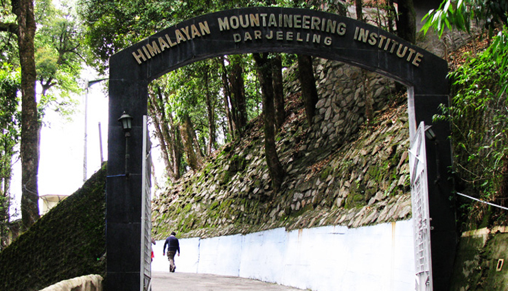 tourist attractions in darjeeling,places to visit in darjeeling,darjeeling sightseeing spots,famous landmarks in darjeeling,top tourist destinations in darjeeling,cultural heritage sites in darjeeling,darjeeling himalayan railway,tea gardens in darjeeling,darjeeling mall road,tiger hill sunrise view