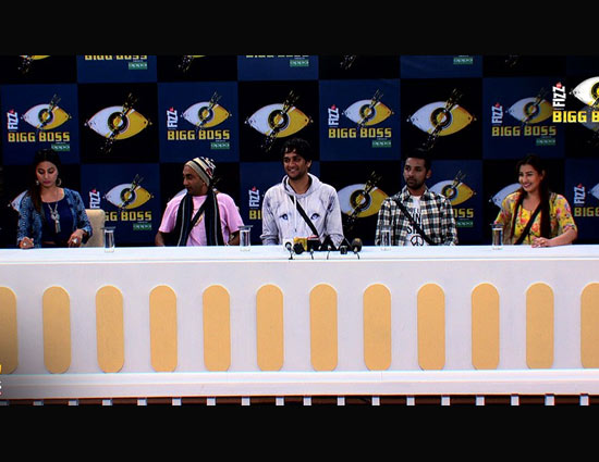 Bigg Boss 11- Hina Khan Replies Back To Being Called "Mohalle ki Aunty"