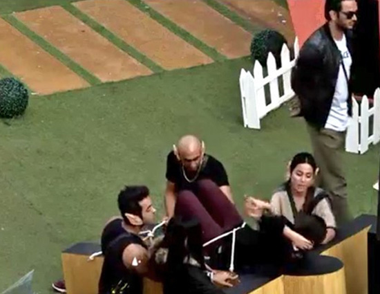 Bigg Boss- Hina Khan Threaten Bandagi To Cut Off Her Hair