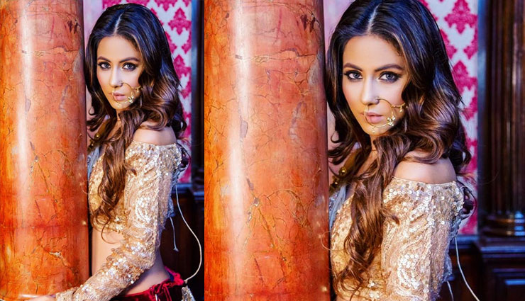 ट्रेडिशनल लेकिन ग्लैमरस अंदाज में नजर आई हिना खान, देखे तस्वीरें