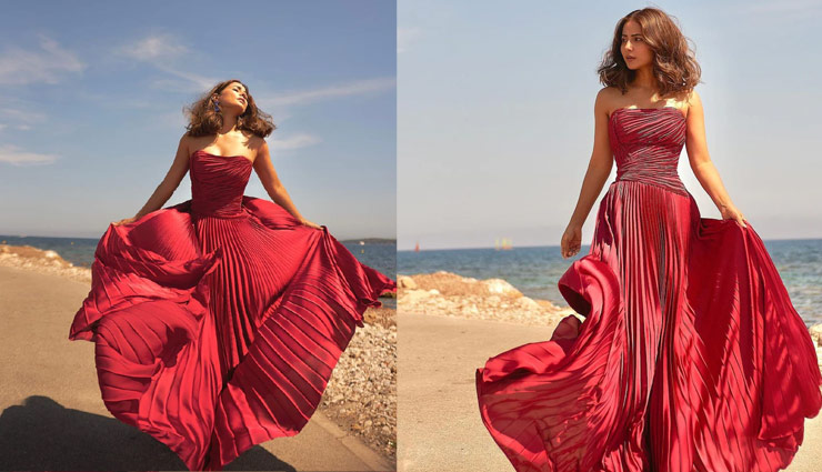 Cannes 2022: हिना खान ने स्ट्रैप्लेस रेड प्लेटेड गाउन में लूटी महफिल, फैंस ने बांधे तारीफों के पुल cannes 2022,cannes festival 2022,hina khan,hina khan cannes look,hina khan news,hina khan dress,entertainment