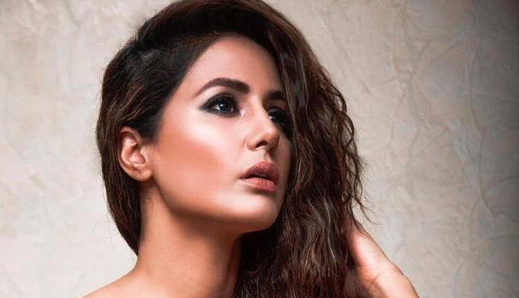 हिना खान का आरोप, टीवी सितारों के साथ बॉलीवुड में होता है भेदभाव 