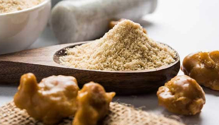 घर की नकारात्मक ऊर्जा को दूर करती है हींग, जानें इसके अन्य उपायों के बारे में 