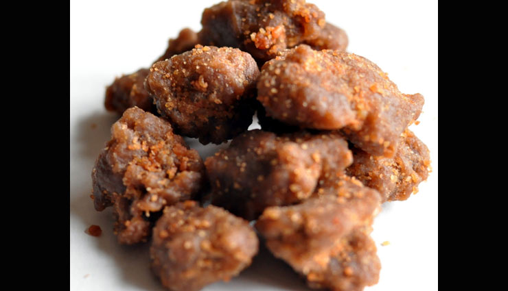 घर की नकारात्मकता को दूर करे और हर काम बनाये हिंग के ये टोटके