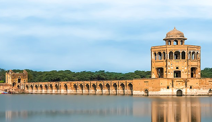 tourist attractions to visit in fatehpur sikri,holidays,travel,holidays