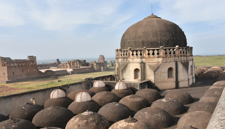 historical monuments,historical monuments in karnataka,karnataka,places to visit in karnataka,hampi monuments,hampi,gol gumbaz,bijapur,belur-halebid-shravenbelgola,badami caves,bagalkot,bidar fort,bidar,mysore palace