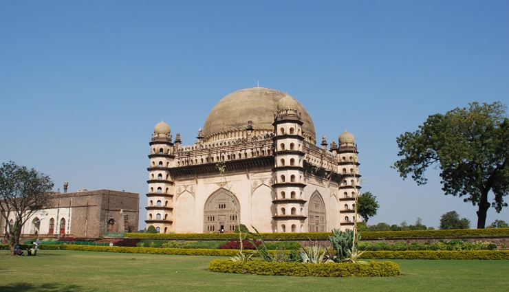 historical monuments,historical monuments in india,india,humayuns tomb,delhi,golgumbaz,karnataka,sanchi buddhist monuments,madhya pradesh,gangikonda cholapuram,tamil nadu,charminar,hyderabad