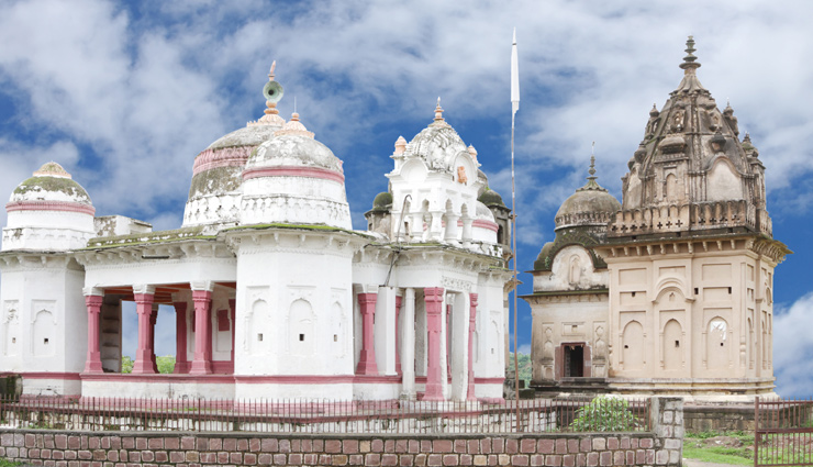 वास्तुकला खूबसूरती के साथ ही ऐतिहासिक जगहों के लिए जाना जाता हैं जबलपुर, घूमें यहां की ये 8 जगहें