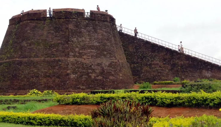 historical places in kerala,kerala,mattancherry palace,francis church,angelo strong,bekal fort,bastion bungalow,bolghatty palace