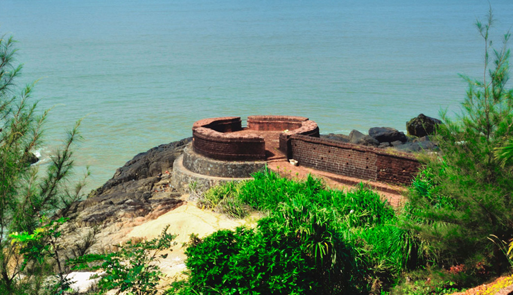 historical places in kerala,kerala,monuments in kerala,jewish synagogue,dutch palace,fort kochi,st francis church,thalassery fort