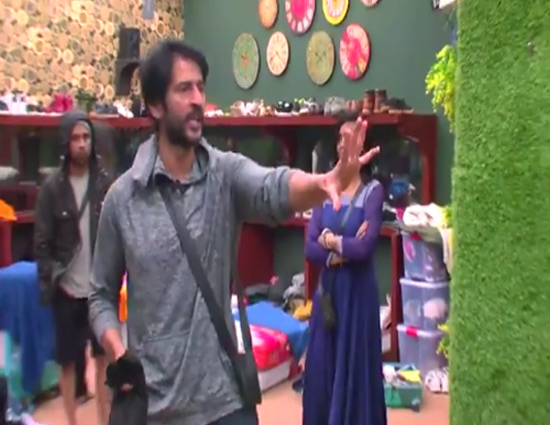VIDEO Bigg Boss 11- Hiten Tejwani Losses His Cool, Pushes Luv in Anger