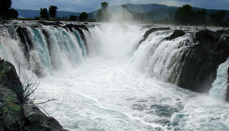 waterfalls,beautiful waterfalls in india,india waterfalls,india tourism,tourist places in india