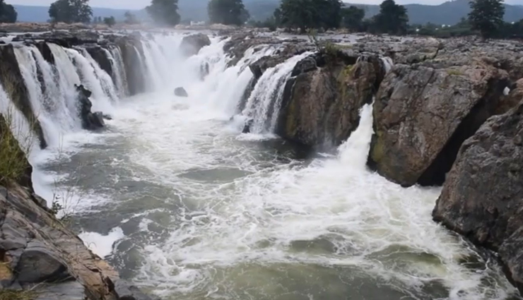 प्राकृतिक सुन्दरता से आच्छांदित जल प्रतापों को देखकर रोमांचित होता है पर्यटक, पानी को देख तेजी से धड़कता है दिल spectacular waterfalls in india,best waterfalls to visit in india,famous indian waterfalls,exploring india majestic waterfalls,top waterfall destinations in india,must-see waterfalls in india,natural wonders indian waterfalls,scenic waterfalls in india,india iconic cascades,chasing waterfalls in india