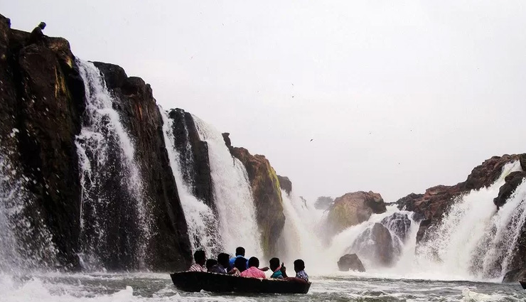 famous waterfalls in south india,south india waterfall guide,best waterfalls in south india,jog falls karnataka,athirappilly falls kerala,courtallam falls tamil nadu,hogenakkal falls tamil nadu,dudhsagar falls goa karnataka,abbey falls coorg,top waterfalls to visit in south india,trekking waterfalls south india,monsoon waterfalls in south india,shivanasamudra falls karnataka,meenmutty falls kerala,soochipara falls wayanad