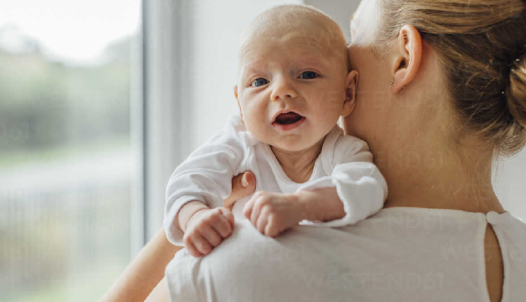 safe baby holding positions,proper ways to hold a baby,holding a newborn safely,infant holding techniques,secure baby carrying positions,safe baby handling tips,new parent baby holding guide,best positions for holding a baby,safe infant handling guidelines,child safety in holding positions