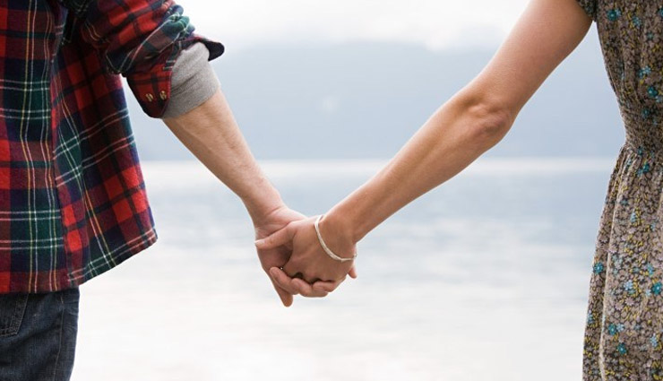 benefits of holding hands,holding hands in relationship,relationship tips