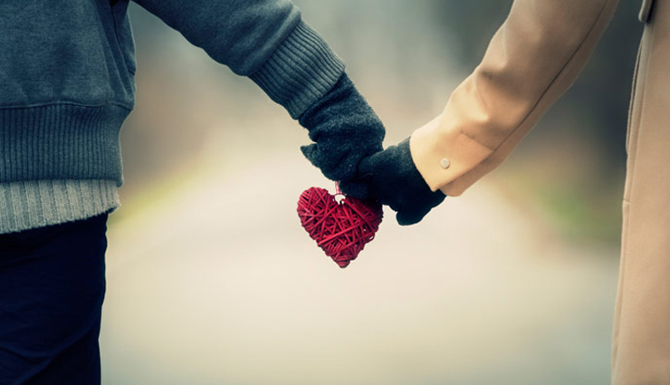 Holding Hands Are a Good Sign In Relationship