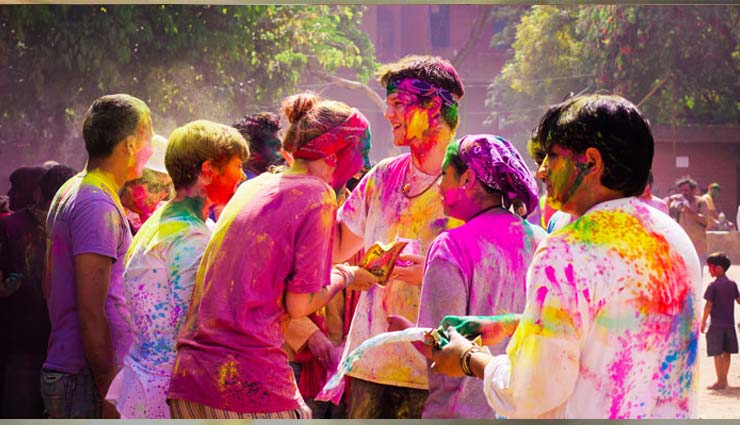Holi 2018 : होली पर घर में लाये ये चीजे जीवन में नहीं होगी कभी धन की कमी 