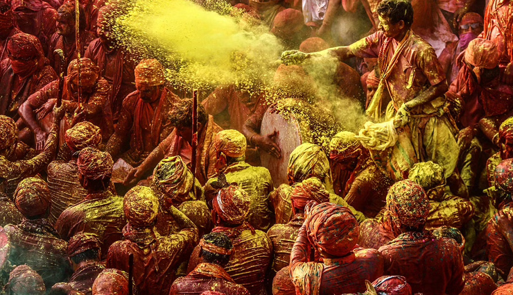 Holi 2022 : राशि अनुसार करें इन चीजों का दान, घर में होगा सुख-समृद्धि व खुशियों का वास