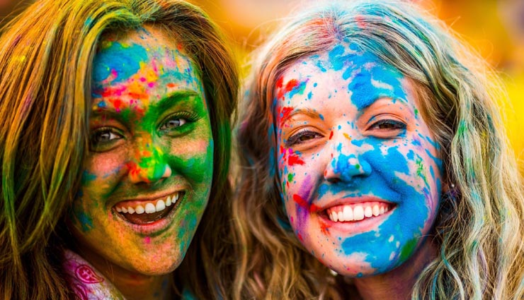 Holi Special : इस तरह करें होली के दौरान अपने बालों का बचाव, बनी रहेगी चमक