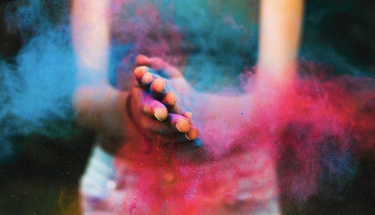 Holi Special : अनोखा गांव जहां सिर्फ महिलाएं लेती हैं होली खेलने का आनंद, मर्दों को मनाही