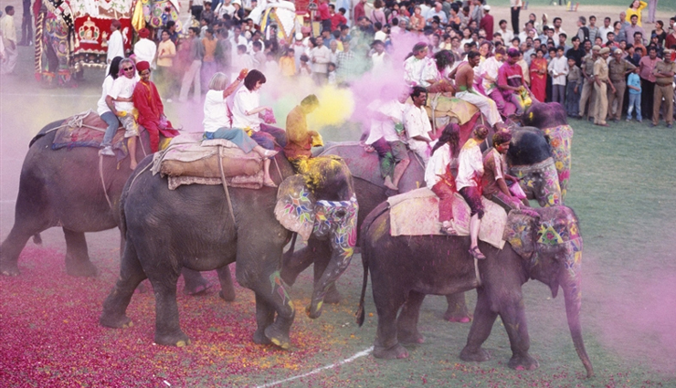 Here is How Holi is Celebrated in Jaipur, Rajasthan