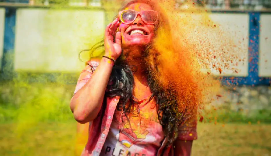 होली खेलने से पहले और बाद अपनाएं ये स्किन केयर रूटीन, ताकि आप ले सकें रंगों का भरपूर मजा