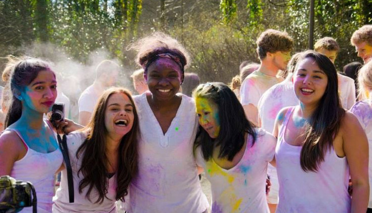 Holi 2020 : ये फैशन टिप्स करें फॉलो, मिलेगा परफेक्ट लुक holi 2020,holi festival,fashion tips,holi outfits ideas,fashion tips in hindi,women fashion,fashion trends,tips to look perfect on holi