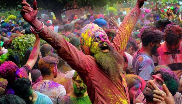 होली से जुड़ी ये परंपराएं है बेहद अजीबो-गरीब, जानकर रह जाएंगे हैरान 