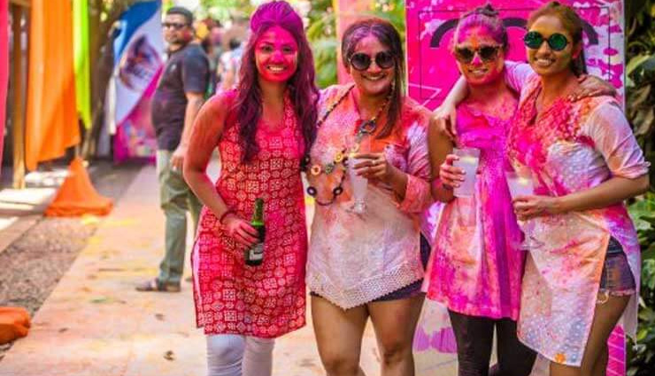 fun ways to host the most amazing holi party,holi party at home,tips to organize holi party at home,mates and me,relationship tips
