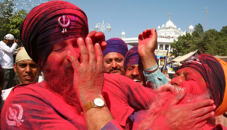 Here is How Punjab Celebrates The Festival of Colors
