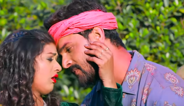 Khesari Lal Yadav ने सरसों के खेत में को-एक्ट्रेस को लगाया रंग, होली से पहले गाना हुआ वायरल; VIDEO