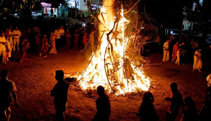 Holi 2018 : होली की अग्नि में गेहूं की 7 बालियों की आहुति दी जाती है जाने इसके पीछे का रहस्य