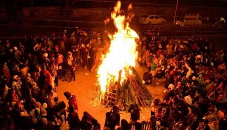 Holi Special 2019: होली से जुड़ी है कई कहानियाँ, भक्त प्रहलाद की कथा मानी जाती है विशेष 