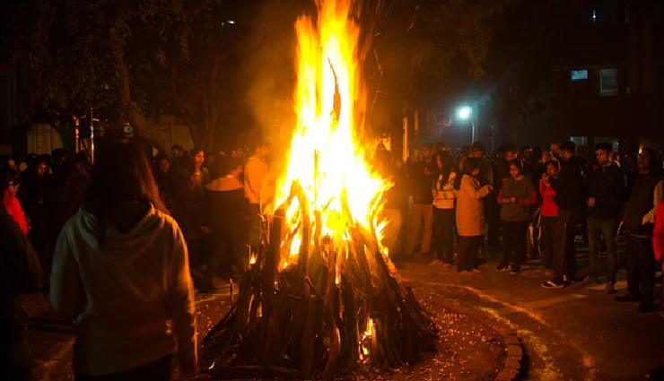 festivals in india in march,international yoga festival rishikesh,holi celebrations india,parippally gajamela kerala,lathmar holi mathura,basanta utsav shantiniketan,jaipur elephant festival,deccan festival hyderabad,velas turtle festival maharashtra,arattu festival kerala,shigmotsav goa