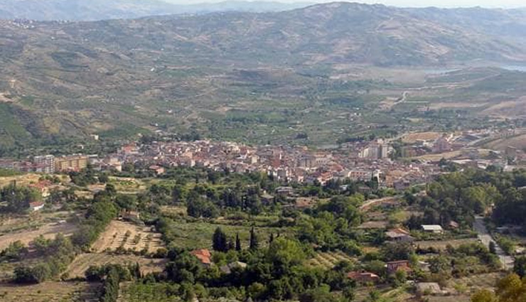 weird news in hindi,city,home,selling in 71 rupees,one dollar,italy,sicily,bivona