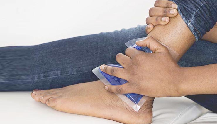 5 ways to make cold compress at home,towel compress,ice pack,frozen food compress,salt compress,cold spoon compress